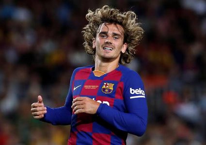 مدرب برشلونة يدافع عن غريزمان.. ويثني على فاتي