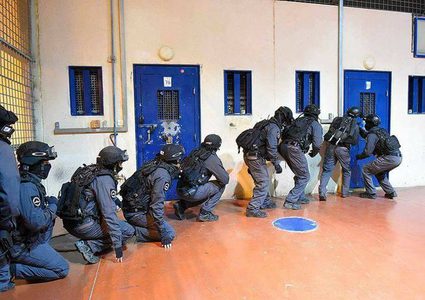 أبو بكر:احتقان وغليان تسود سجون الاحتلال لاستمرار الاقتحامات