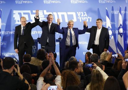 استقالة 5 وزراء من حزب"أزرق أبيض"من عضوية الكنيست