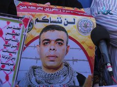 عودة الاعتصام الأسبوعي لذوي الأسرى بعد تعليق بسبب كورونا