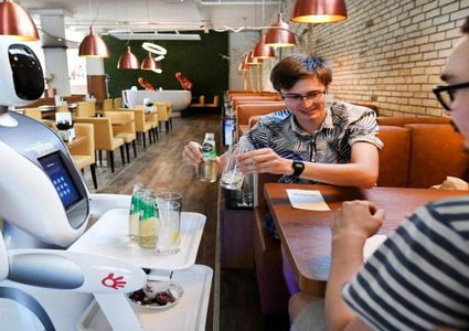 كندا.. مطعم عربي يفتح أبوابه أمام الزوار ولكن "دون لمس"