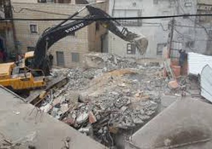 قوات الاحتلال تهدم مغسلة مركبات شرق بيت لحم