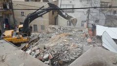 قوات الاحتلال تهدم مغسلة مركبات شرق بيت لحم