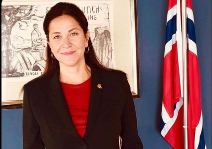 ابو هولي يرحب بتعيين ليني ستينسث نائبة للمفوض العام للأونروا