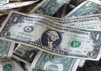 الدولار يصعد وسط تخوفات من موجة جديدة لجائحة كورونا