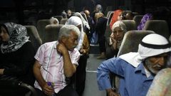 مقدسيون يزورون أبناءهم الأسرى في جلبوع على نفقتهم الخاصة