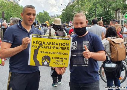 مظاهرات باريس تطالب بتسوية أوضاع المهاجرين