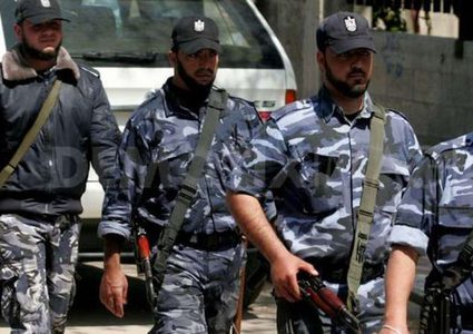 المركز الفلسطيني:نتابع بقلق اعتقال مواطنين في غزة على خلفية الرأي