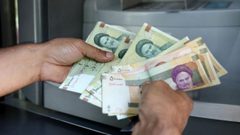 الريال الإيراني يهبط لأدنى مستوى  أمام الدولار