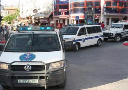 الشرطة تقبض على مشتبه بهما بالاعتداء على ممرض بنابلس