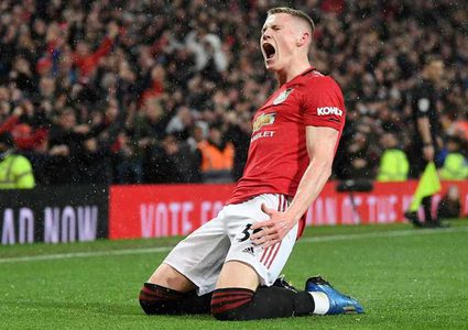 يونايتد يجدد عقد ماكتوميناي