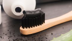 ما هي خطورة استخدام معجون الأسنان المصنوع من الفحم ؟