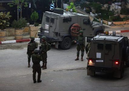 القدس: الاحتلال يستولي على معدات ورشة حدادة ويداهم أخرى