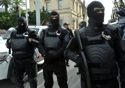 القبض على 25 مشتبها بانتمائهم لتنظيم إرهابي في تونس