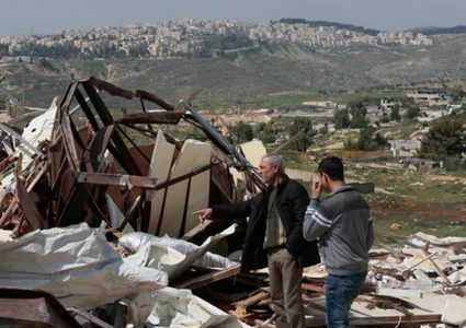 الاحتلال يهدم غرفة زراعية في الخليل