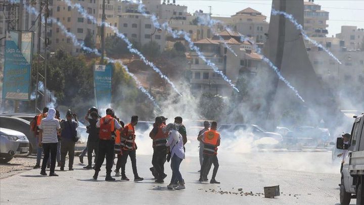أريحا: إصابات بالاختناق خلال مواجهات مع الاحتلال في قرية فصايل