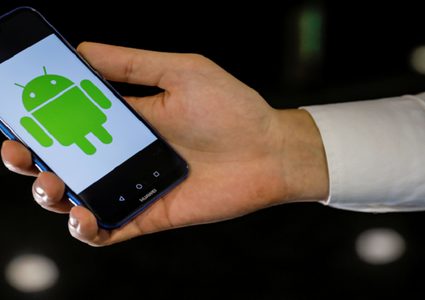 "أندرويد" يعاني من مشكلة كبيرة.. وآبل "زادت الطين بلة"!