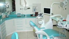 إغلاق 3 عيادات للأسنان لعدم الالتزام بشروط السلامة العامة بنابلس