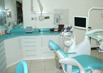 إغلاق 3 عيادات للأسنان لعدم الالتزام بشروط السلامة العامة بنابلس