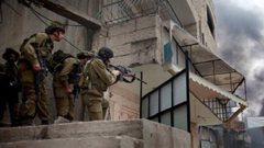 الاحتلال يداهم مخيمي الفوار والعروب