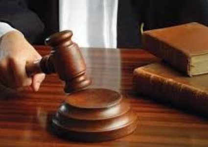 توقيف موظفا في السلطة القضائية بتهمة الاختلاس