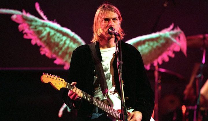 بيع جيتار النجم الأمريكي كورت كوبين في المزاد العلني