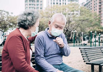 تحذير.. لقاح كورونا لا يحمي كبار السن من خطر الوفاة