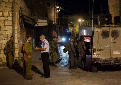 الاحتلال يسلم طالبا جامعيا بلاغا لمراجعة مخابراته