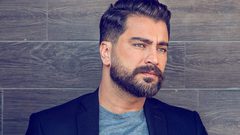 معتصم النهار ينجو من صاروخ أصاب منزله