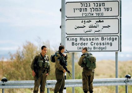 الاحتلال يمنع أبناء غزة المقيمين في الضفة الغربية من العودة إليها