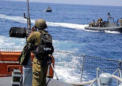 بحرية الاحتلال تستهدف قوارب الصيادين قبالة بحر غزة