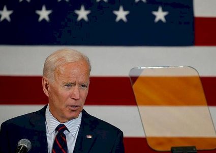 بايدن يتهم ترامب بخيانة الجيش الأمريكي