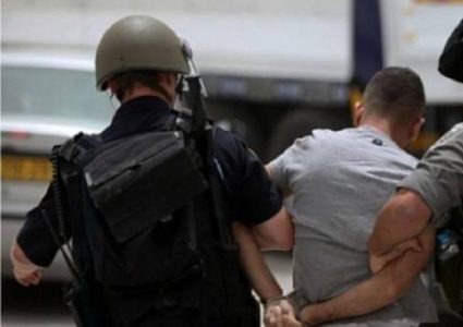 اعتقالات ومداهمات بالضفة