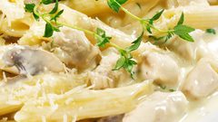 طريقة عمل معكرونة بصلصة الفطر