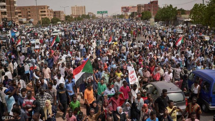 دعوات لمظاهرة مليونية في السودان وتحذيرات من "كورونا الشارع"