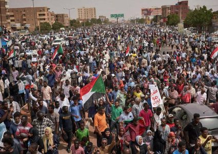 دعوات لمظاهرة مليونية في السودان وتحذيرات من "كورونا الشارع"