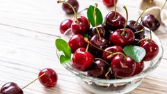 ما هي خطورة إفراط الاطفال في تناول الكرز؟