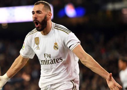 تمريرة ذكية تقود بنزيما لرقم مميز