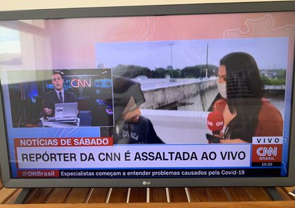 شاهد مراسلة تلفزيونية تتعرض للسرقة على الهواء مباشرة