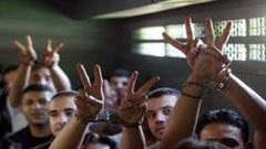 إصابة سجان "إسرائيلي" بفيروس كورونا وعزل 32 أخرين و7 أسرى