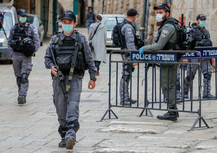 حكومة الاحتلال تصادق على تقييدات جديدة للحد من تفشي كورونا