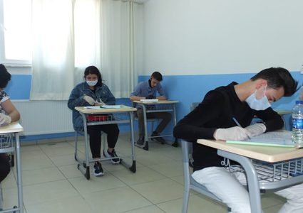 انطلاق امتحانات "التوجيهي" بمدرسة فلسطينية بتركيا