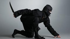 تعرفوا على أول شخص يحصل درجة الماجستير في دراسات "النينجا"