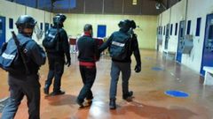 اخلاء قسمين في سجن عوفر وتحويلهما لحجر صحي