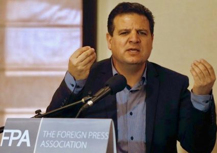 اليمين الإسرائيلي يحرّض على أيمن عودة بعد مشاركته في مؤتمر الرجوب