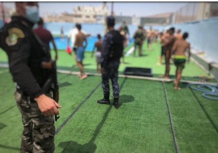 نابلس: الاجهزة الامنية تغلق مسبحا في مخيم عسكر الجديد