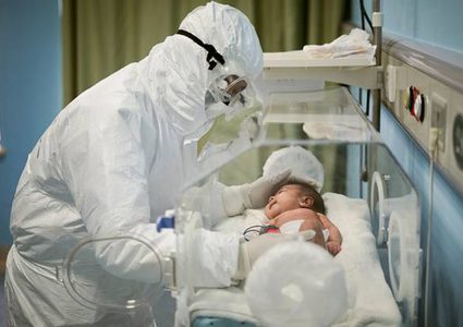 البرازيل: وفاة شابة مصابة بفيروس كورونا بعد انجابها توأما