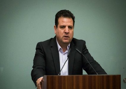 دعوات اسرائيلية للإطاحة برئيس القائمة المشتركة "عودة"