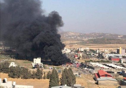 حريق بالساحة الخلفية لحسبة الخضار شرق نابلس