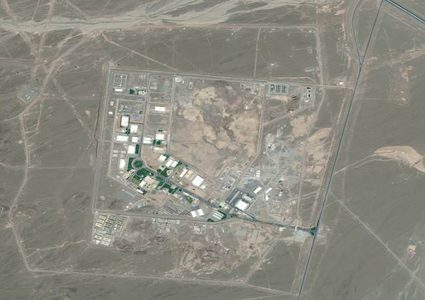 محلل إسرائيلي: انفجار "نطنز" رسالة لوقف البرنامج النووي الإيراني